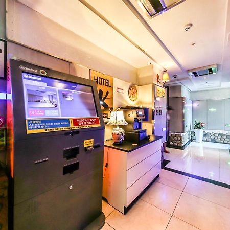 Gimhae Business Hotel K Экстерьер фото