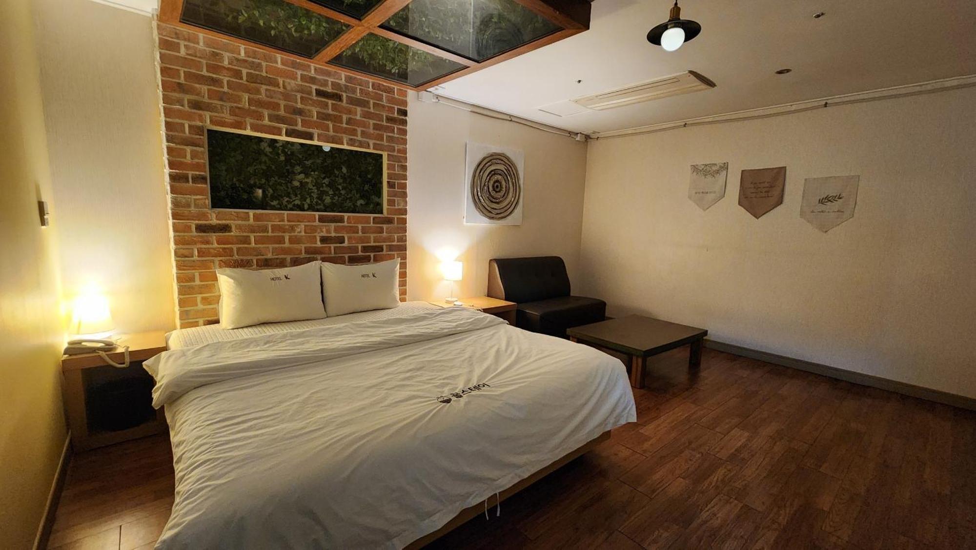 Gimhae Business Hotel K Экстерьер фото