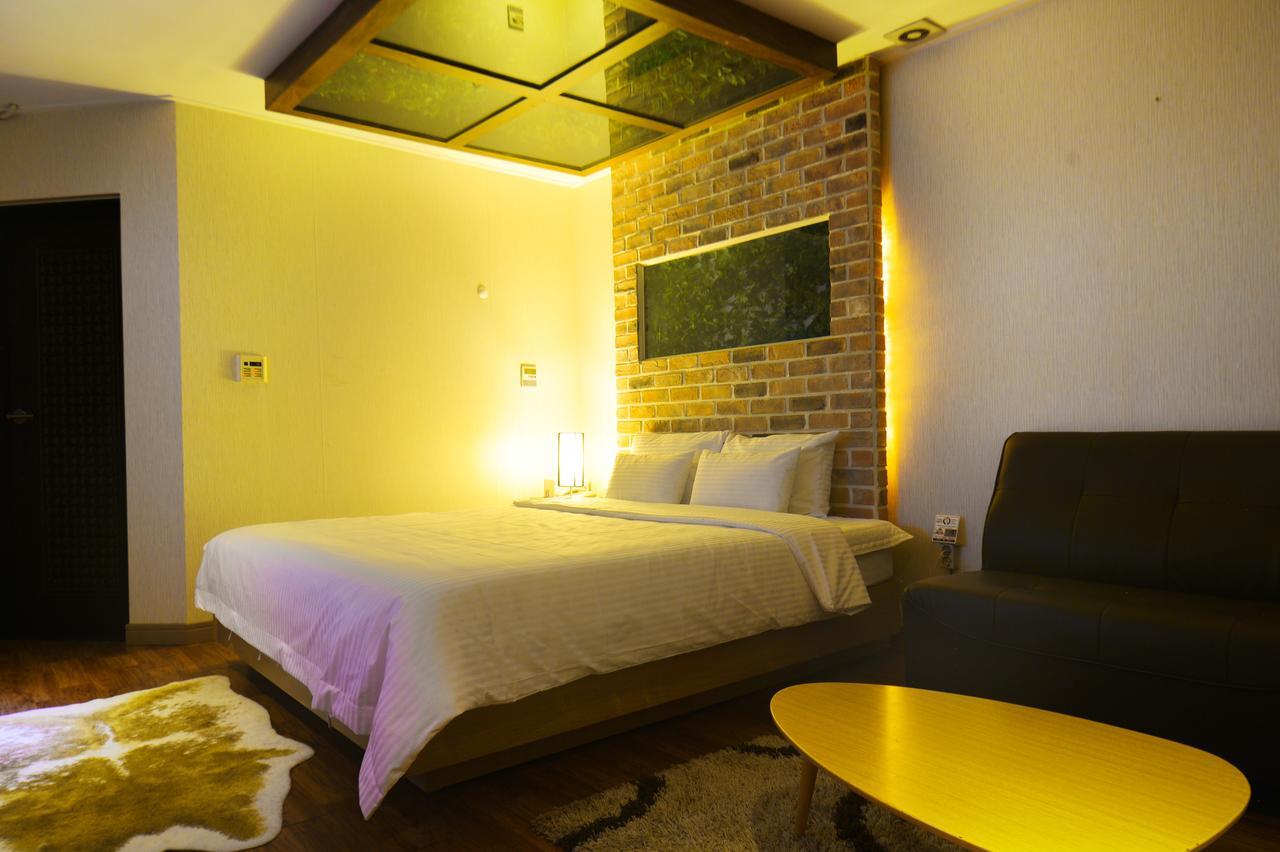 Gimhae Business Hotel K Экстерьер фото