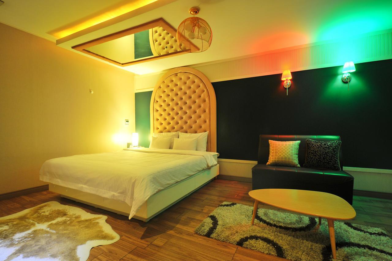 Gimhae Business Hotel K Экстерьер фото