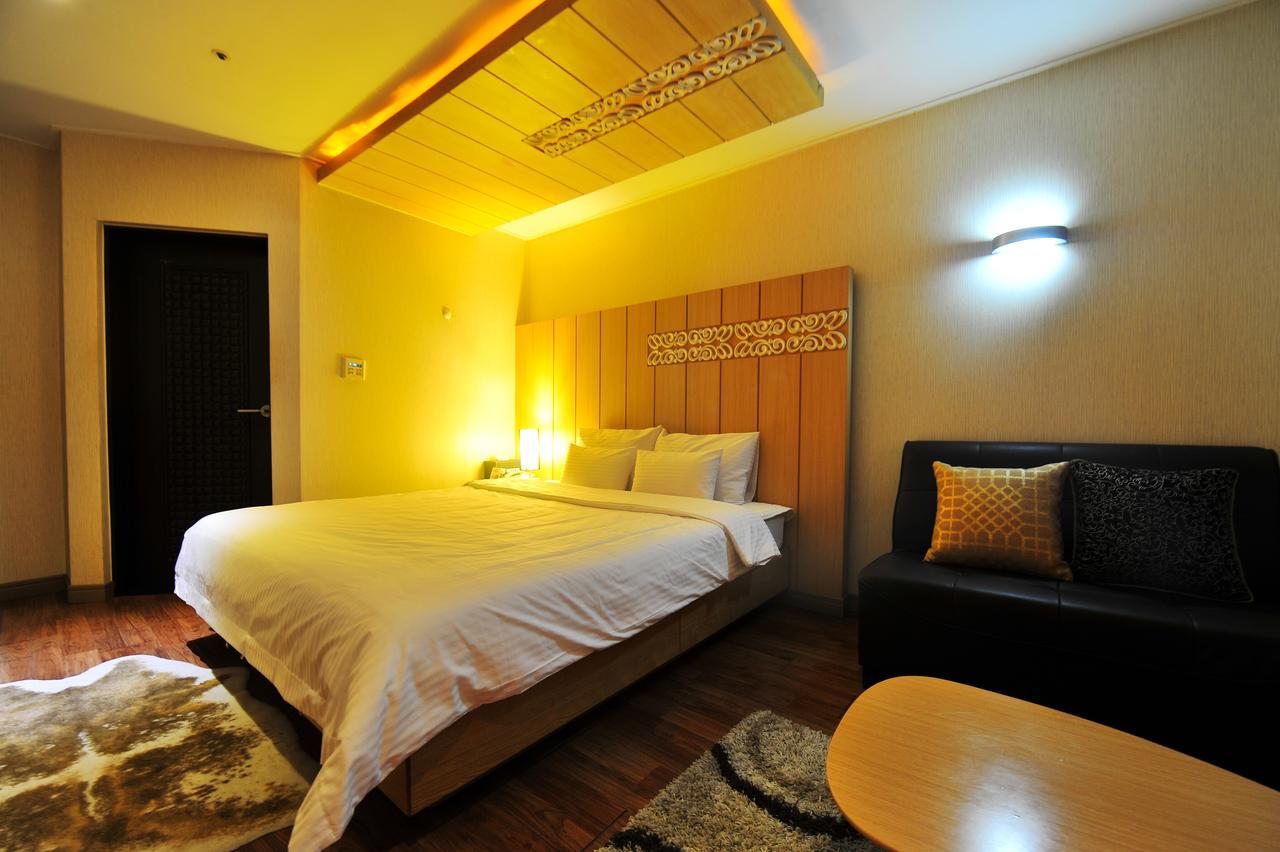 Gimhae Business Hotel K Экстерьер фото