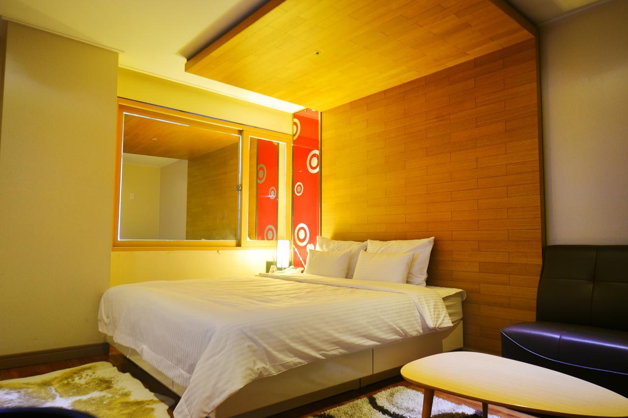 Gimhae Business Hotel K Экстерьер фото