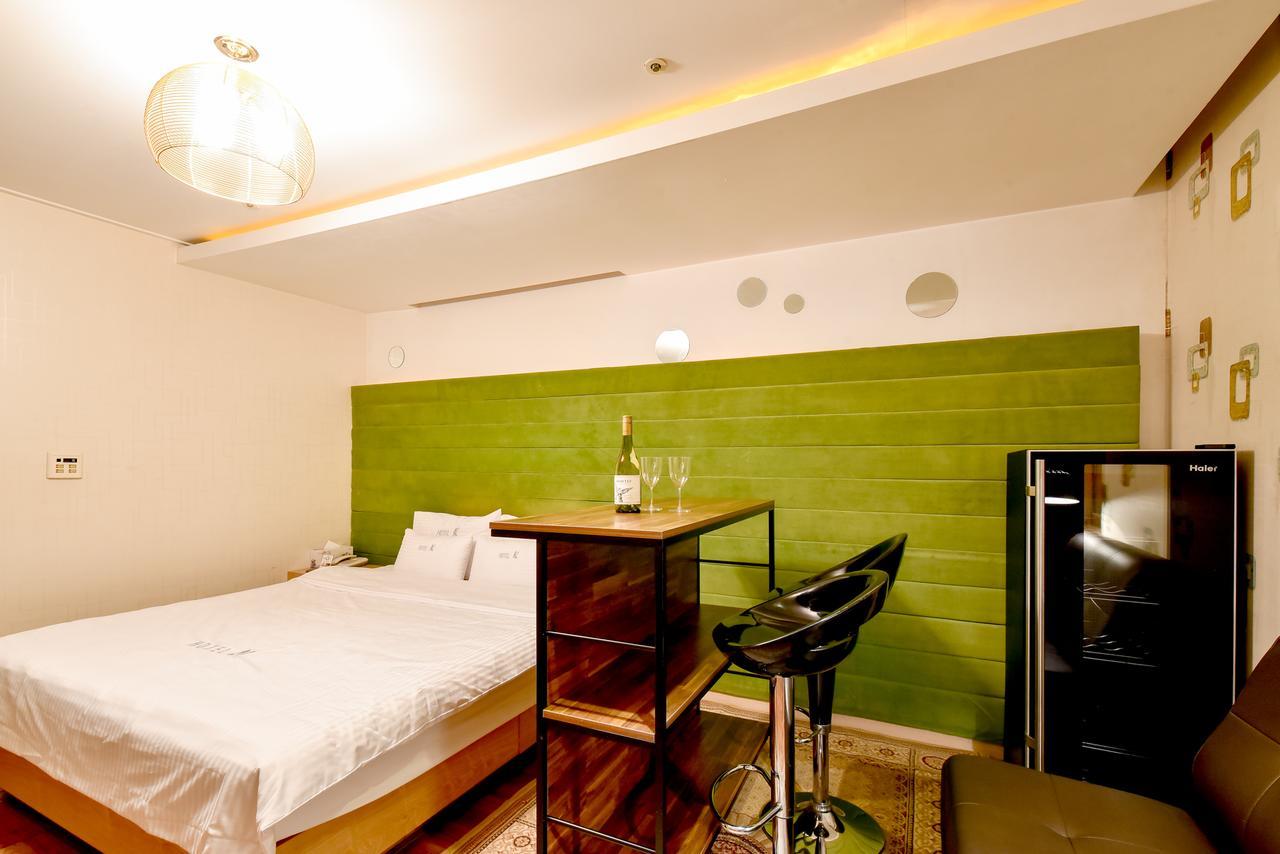 Gimhae Business Hotel K Экстерьер фото