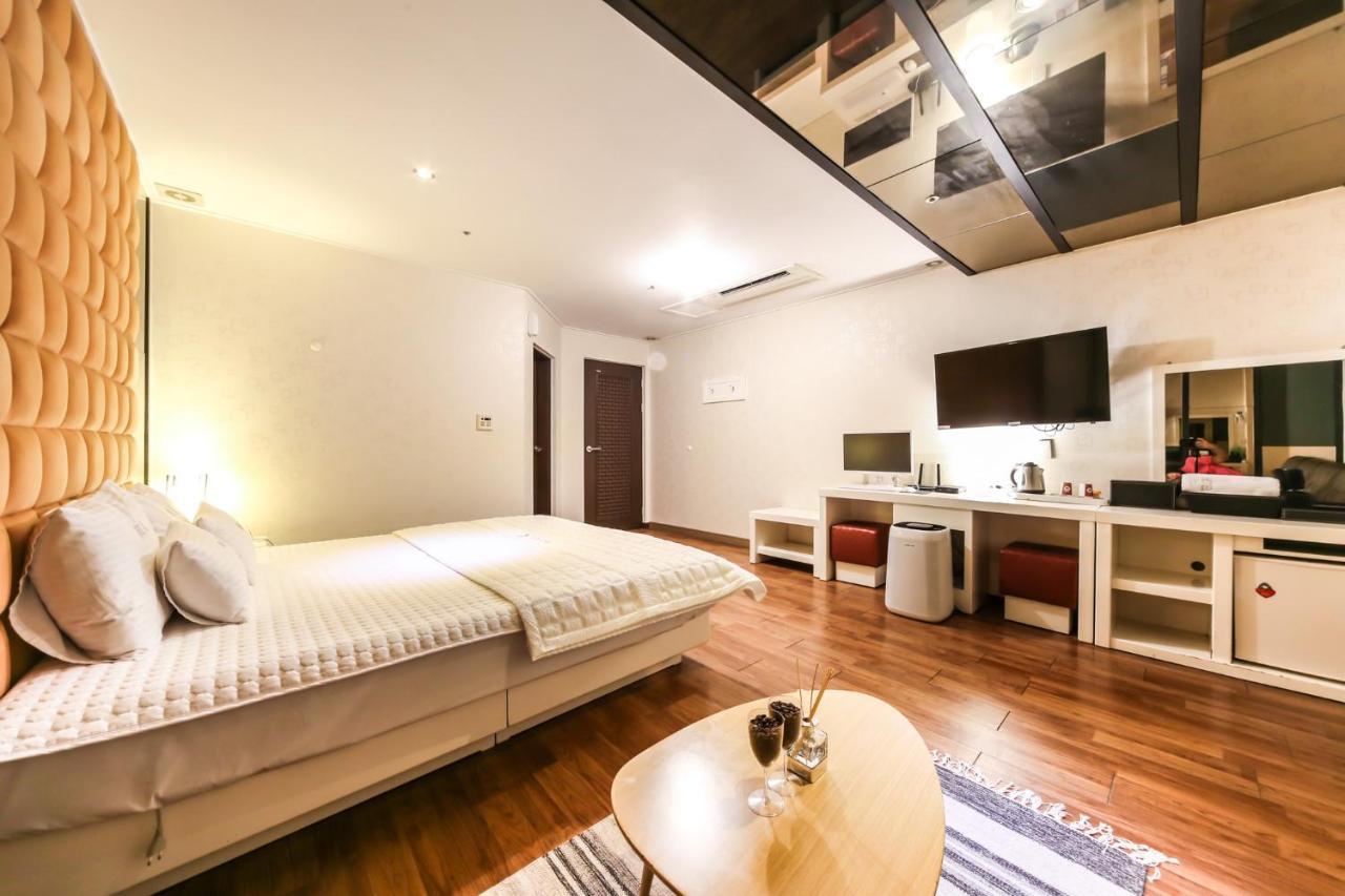 Gimhae Business Hotel K Экстерьер фото