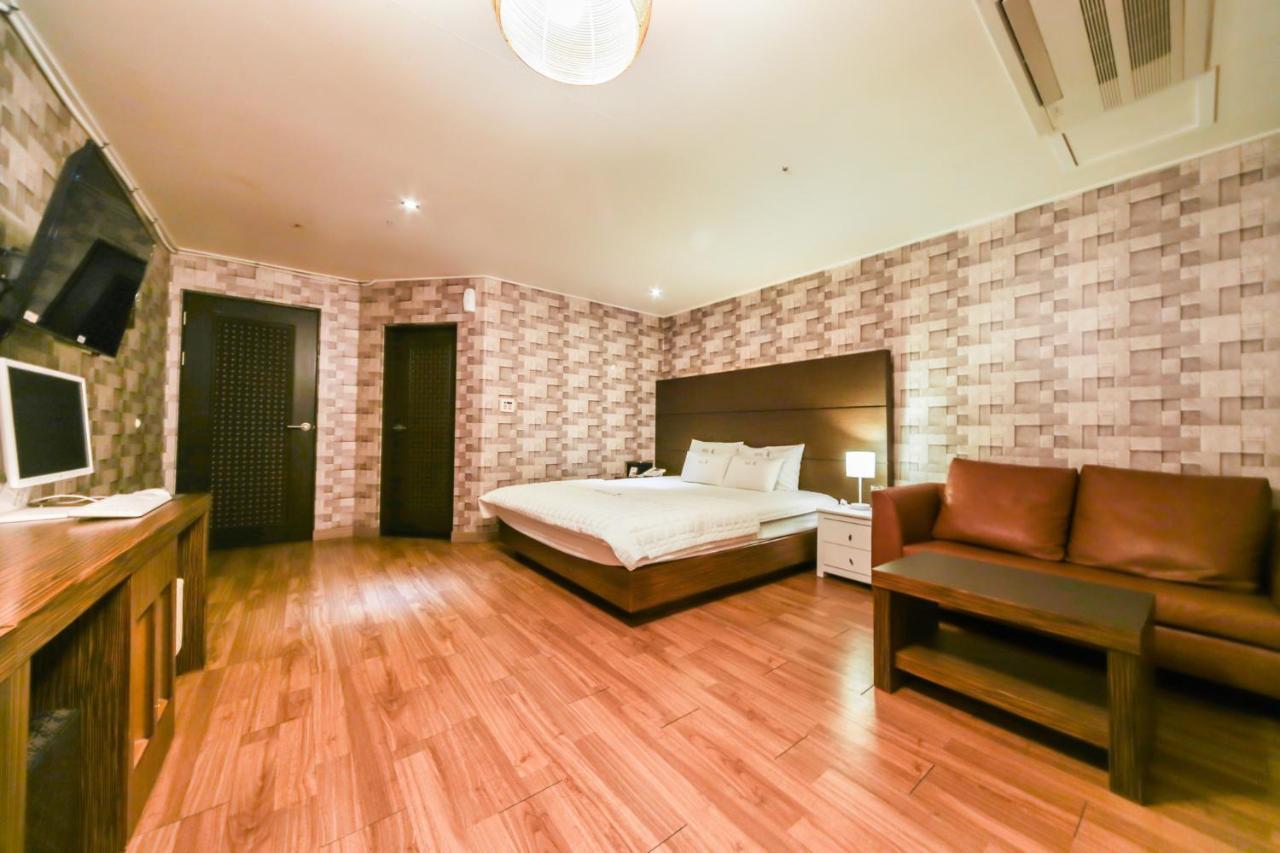 Gimhae Business Hotel K Экстерьер фото