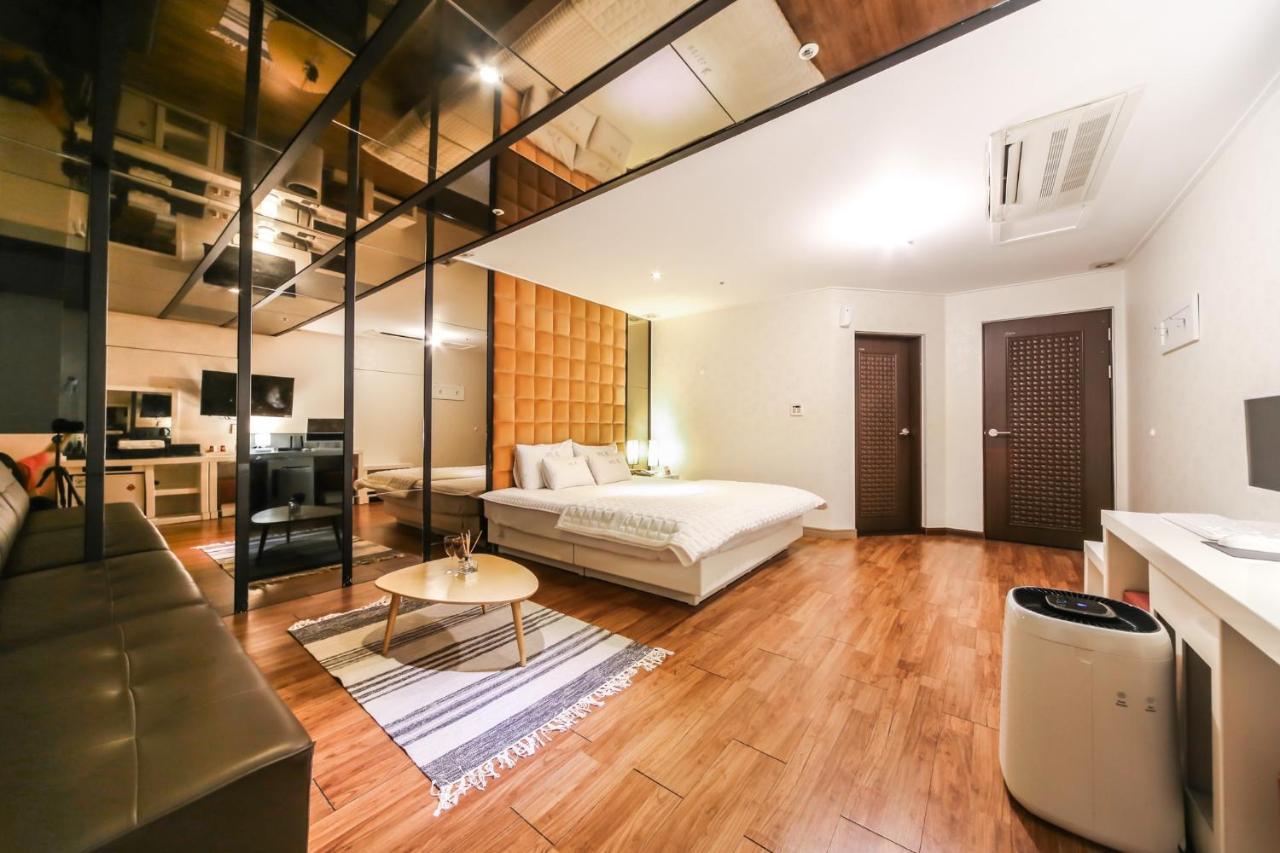 Gimhae Business Hotel K Экстерьер фото