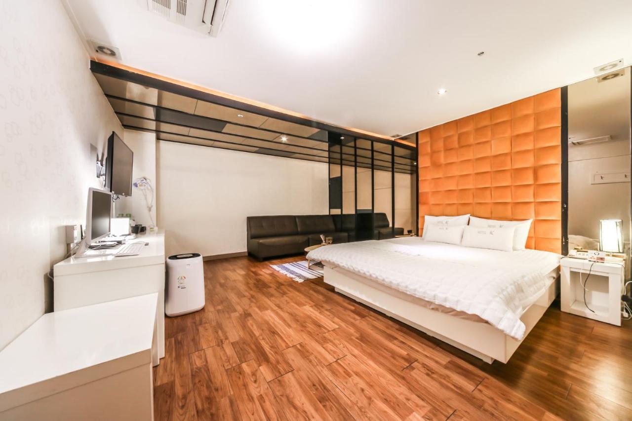 Gimhae Business Hotel K Экстерьер фото